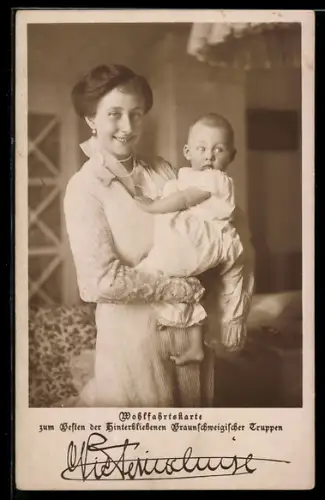 AK Prinzessin Viktoria Luise mit Kind auf dem Arm