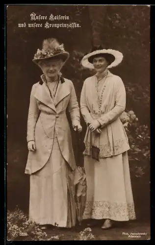 AK Kaiserin Auguste Victoria von Preussen mit ihrer Tochter der Kronprinzessin