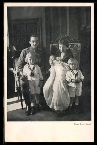 AK Portrait Ernst August Herzog von Braunschweig, Viktoria Luise mit Kindern