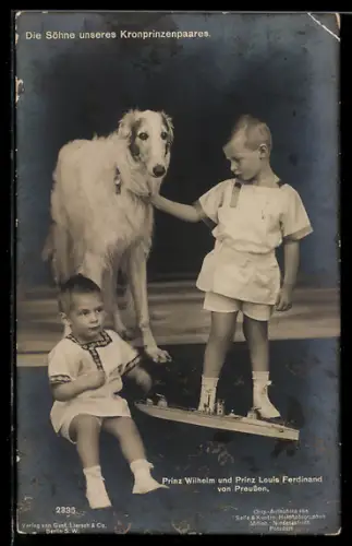 AK Prinz Louis Ferdinand und Prinz Wilhelm mit Spielzeug-Boot und Hund