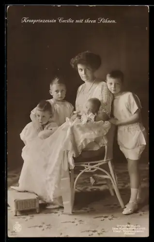 AK Kronprinzessin Cecile mit ihren Söhnen, Kronprinz Wilhelm von Preussen