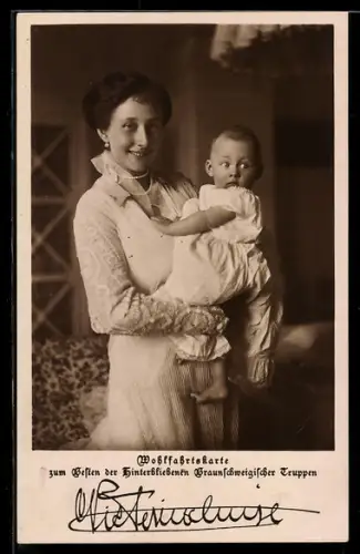 AK Prinzessin Viktoria Luise mit Kind auf dem Arm