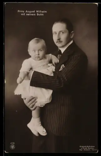AK Prinz August Wilhelm von Preussen im Nadelstreifenanzug mit seinem Sohn