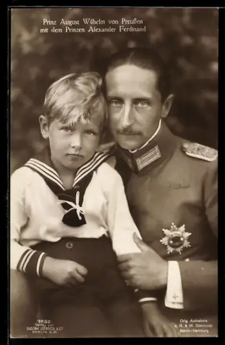 AK Prinz August Wilhelm von Preussen mit dem kleinen Prinzen Alexander Ferdinand im Matrosenanzug