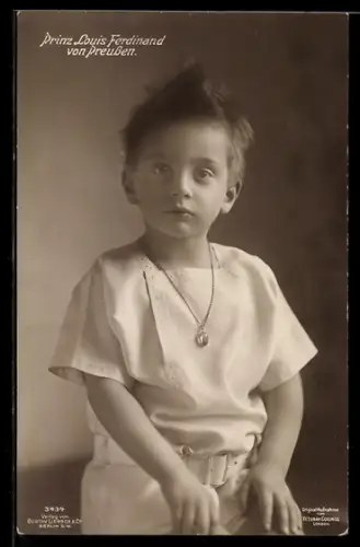 AK Prinz Louis Ferdinand von Preussen, Kinderportrait im weissen Anzug