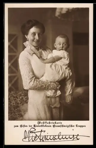 AK Prinzessin Viktoria Luise mit Kind auf dem Arm