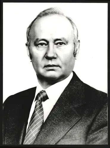 Fotografie KGB-Chef Wladimir Krjutschow 1988 im Porträt