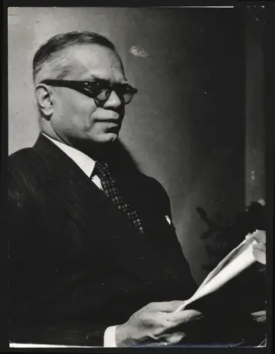 Fotografie K. P. S. Menon 1957 im Porträt