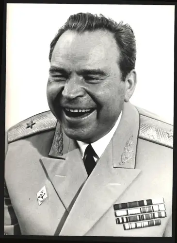 Fotografie Generalmajor des Heeres Wladimirowitsch Knyrkow in Uniform im Porträt 1976