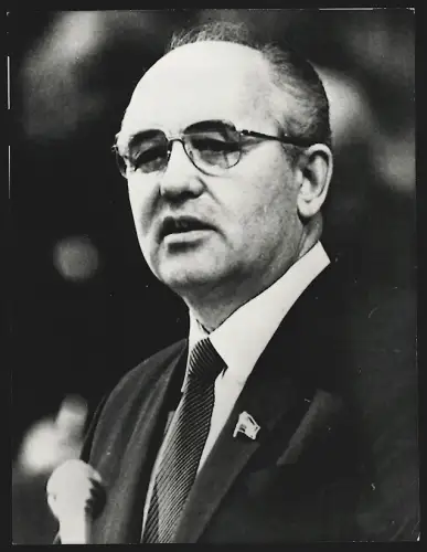 Fotografie Michail Gorbatschow bei seiner Rede vor dem 18. Kongress der sowjetischen Gewerkschaften 1987