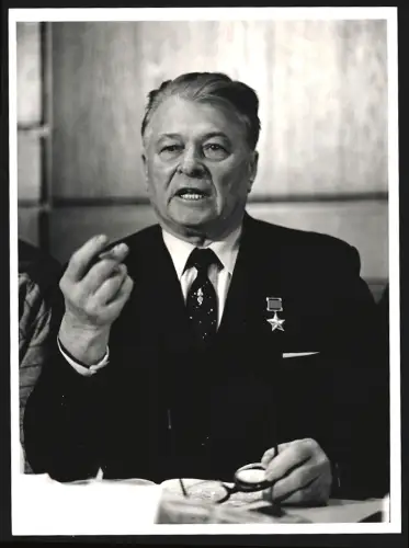 Fotografie General W. Petrenko auf dem 6. Forum der Krefelder Initaitive 1987, Grossformat 25 x 19cm