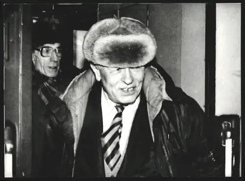Fotografie Sowjetischer Friedensnobelpreisträger Andrej Sacharow bei der Ankunft in Moskau 1986