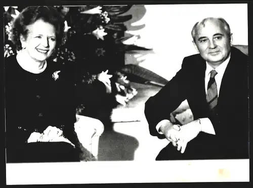 Fotografie Sowjetischer Parteichef Gorbatschow mit der britischen Ministerpräsidentin Margaret Thatcher 1987