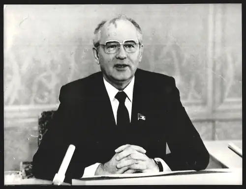Fotografie Michail Gorbatschow während seiner Neujahrsansprache 1986