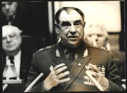 Fotografie Sowjet. Verteidigungsminister Dimitry Yasow bei einer Rede 1988
