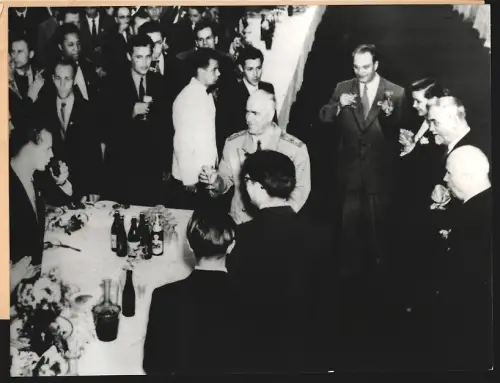 Fotografie Kreml-Empfang mit Ministerpräsident Bulganin, Chrustschew, Furzenwa, Perwuchin und Schukow 1957