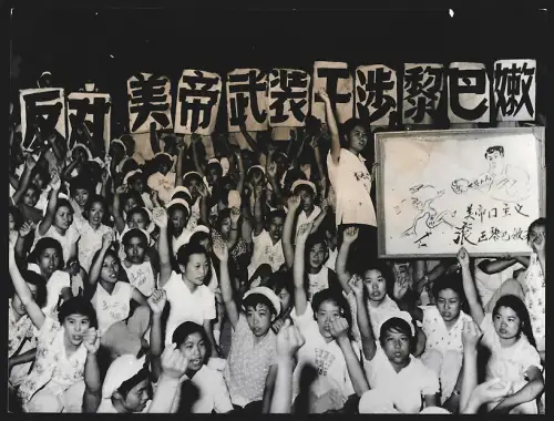 Fotografie Ansicht Peking, Demonstration gegen die amerikanisch-britische Intervention im Libanon im Jahr 1958