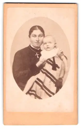Fotografie Hermann Ramm, Magdeburg, Neustädterstr. 45, Mutter mit Kleinkind, Mutterglück