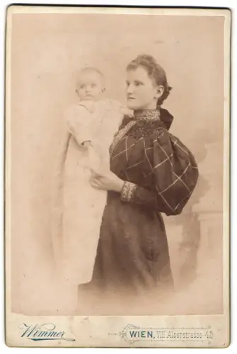 Fotografie Wimmer, Wien, Alserstrasse 43, Marianne Köckheis geb. von Nagel mit ihrer Tochter Hilda