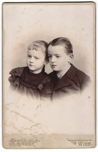 Fotografie A. Huber, Wien, Stock im Eisen-Platz 2, Porträt zweier Kinder