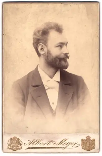 Fotografie Albert Meyer, Berlin, Alexander-Strasse 45, Jul. Eindehofer im Porträt
