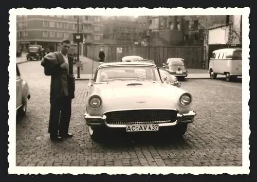 Fotografie Auto Chevrolet, Chevy US-Car, Kennzeichen: AC-AV 437, BMW Isetta im Hintergrund