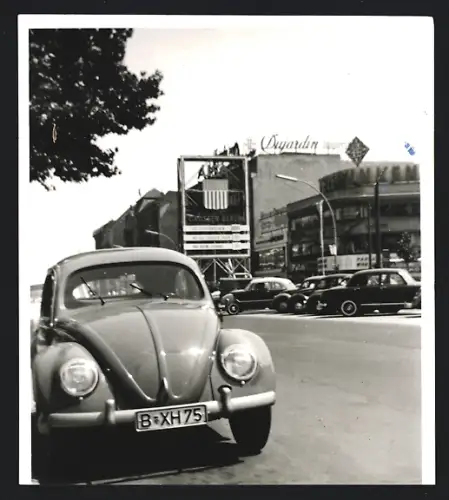 Fotografie unbekannter Fotograf, Ansicht Berlin, Auto Volkswagen VW Käfer am Kurfürstendamm