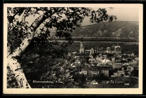 AK Klosterneuburg /N.-Ö., Panorama mit Ortsansicht
