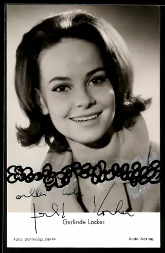 AK Schauspielerin Gerlinde Locker lächelnd im Porträt, Autograph