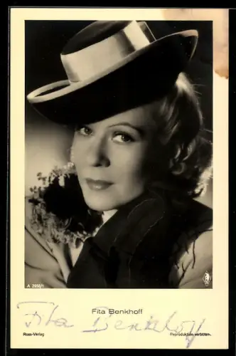 AK Schauspielerin Fita Benkhoff mit Hut, Autograph