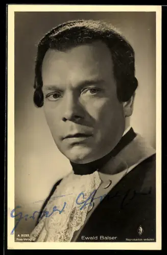 AK Schauspieler Ewald Balser in adliger Kleidung, Autograph