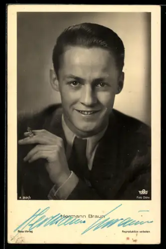 AK Schauspieler Hermann Braun, Portrait des Schauspielers mit Zigarette, Autograph
