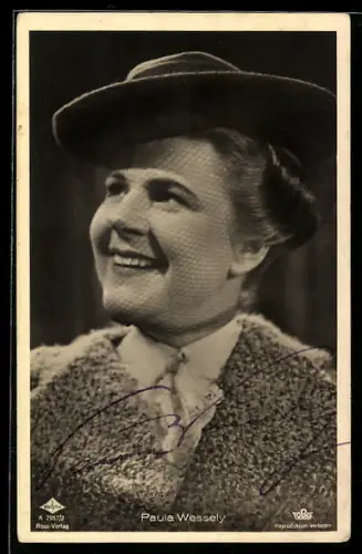 AK Schauspielerin Paula Wessely mit Hut und Tüllschleier, Autograph