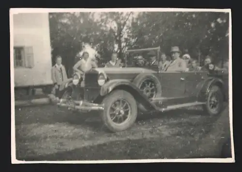 Fotografie Auto Cabriolet, Reisegesellschaft im offenen PKW