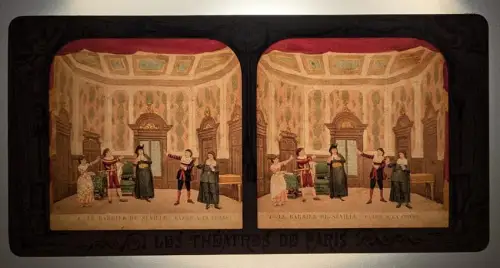 Stereo-Fotografie Adolphe Block, Paris, Le Barbier de Seville, Bazile a la Fievre, Halt gegen das Licht / Hold to Light