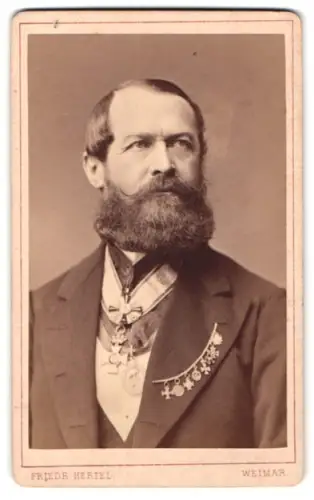 Fotografie Friedrich Hertel, Weimar, Schützenstrasse, Robert Graf von Zedlitz-Trützschler, Hofmarschall von Wilhelm II.