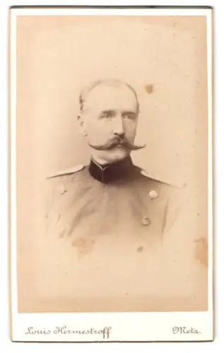 Fotografie Louis Hermestroff, Metz, Priesterstrasse 11, Offizier Otto Kamp im Überrock mit Band zum EK II 1870