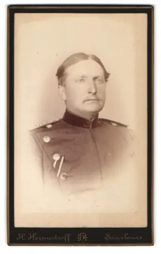 Fotografie H. Hermestroff, Saarlouis, Silberherzstrasse 11, Oberst Friedrich Hammersdorff im Überrock m. EK II 1870-Band