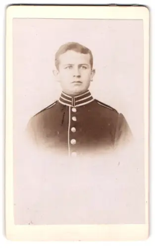 Fotografie Max Kühn, Kiel, Holtenauerstrasse 46, Matrose vom Seebataillon in Uniform