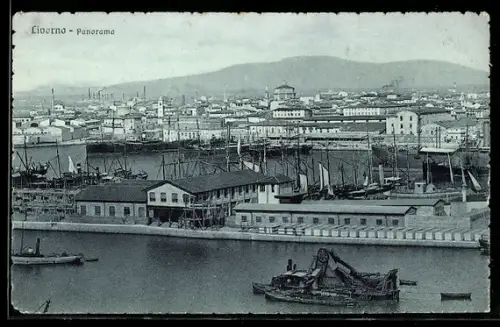 AK Livorno, Panorama del porto con navi e edifici sullo sfondo