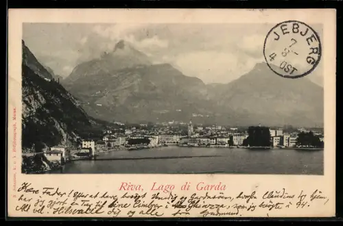 AK Riva /Lago di Garda, Vista panoramica della città e montagne sullo sfondo