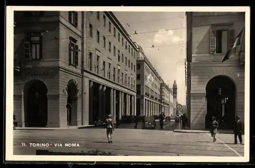AK Torino, Via Roma con edifici storici e passanti