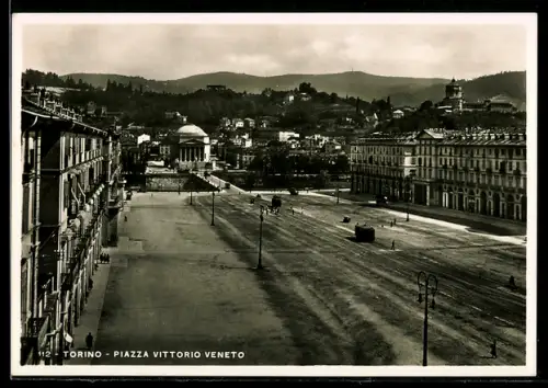 AK Torino, Piazza Vittorio Veneto con vista delle colline sullo sfondo