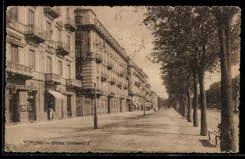 AK Torino, Corso Umberto I con edifici storici e alberi lungo la strada