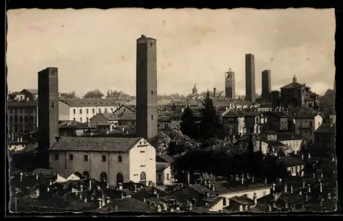 AK Pavia, Veduta panoramica con torri medievali