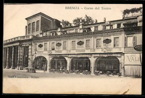 AK Brescia, Corso del Teatro con edifici storici e caffè