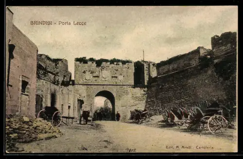 AK Brindisi, Porta Lecce con carri sullo sfondo storico