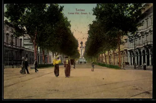 AK Torino, Corso Vitt. Eman. II, vista alberata con passanti sul viale