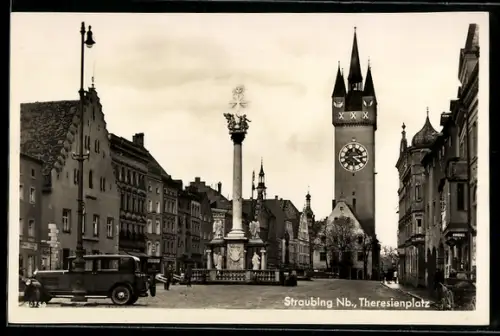 AK Straubing, Theresienplatz mit Auto und Denkmal mit Engeln