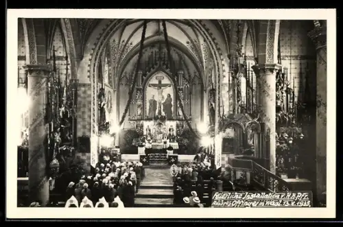 AK Waal, Innenansicht der Kirche mit feierlicher Installation von Ambros Offinger